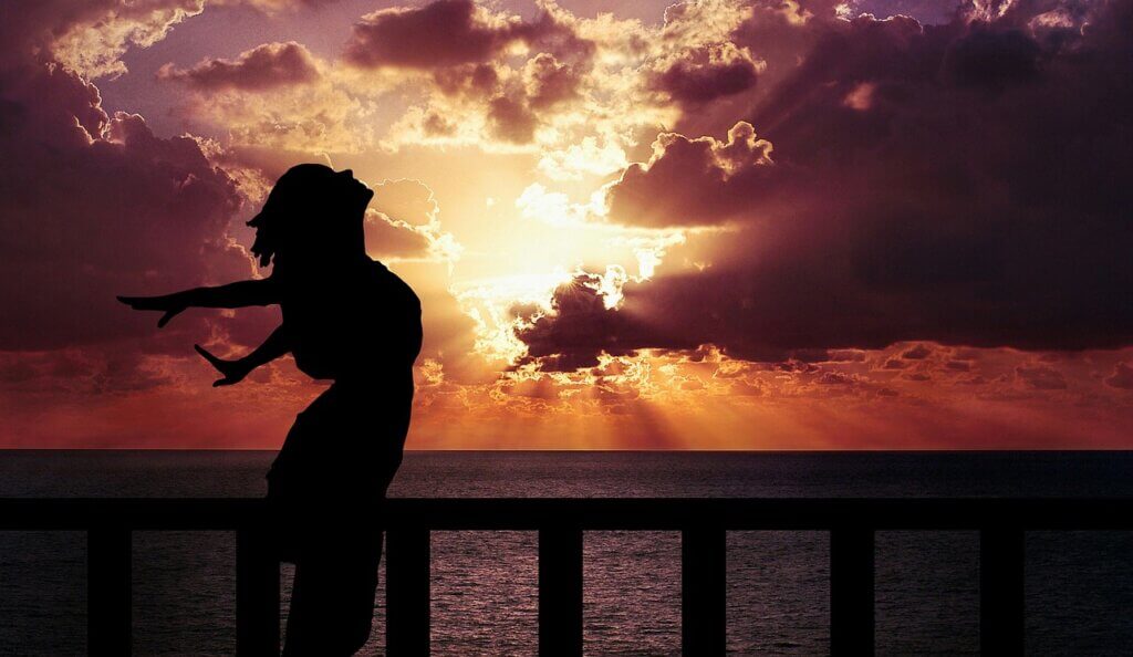 Woman Happiness Sunrise Silhouette  - mohamed_hassan / Pixabay